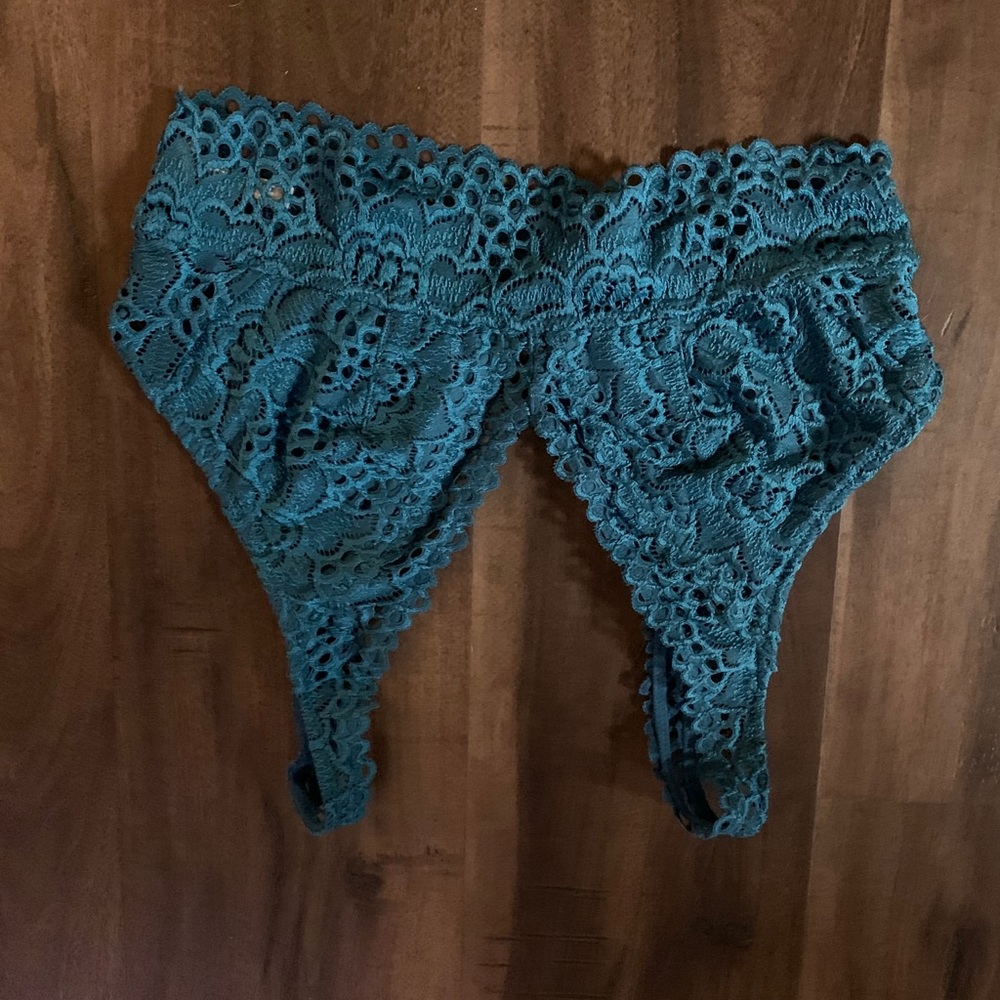 Bundle - Picture 2 of 5